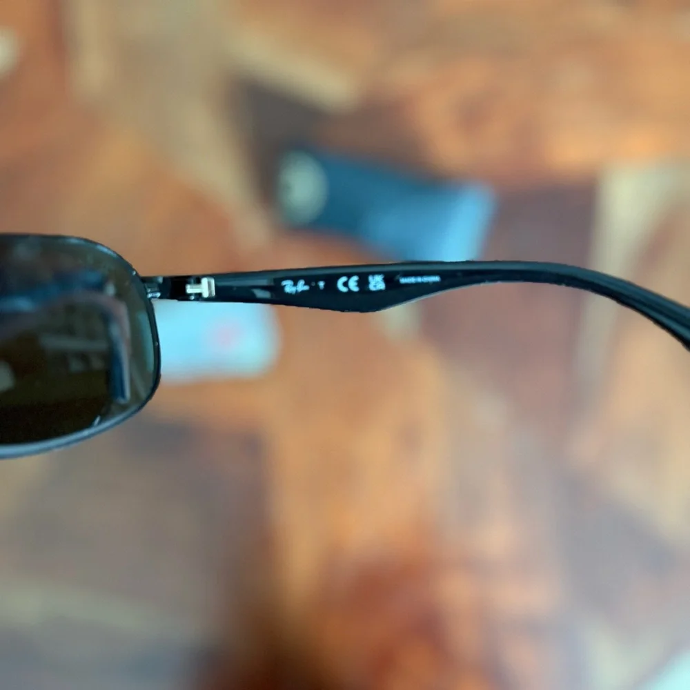 Like new Ray-Ban sunglasses :: black RB3492 - Picture 5 of 8